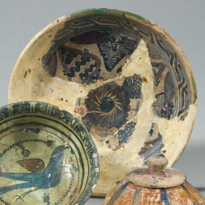 null Coupe du groupe dit de Milet, fragmentaire sur piédouche en céramique argileuse...
