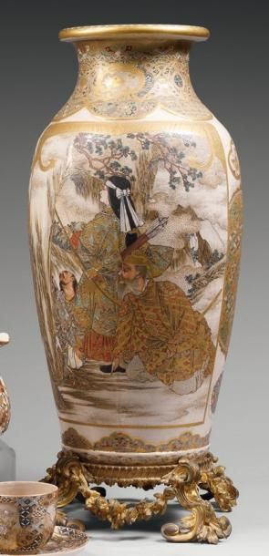 null Vase balustre en faïence de Satzuma à décor émaillé polychrome et doré de chasseurs...
