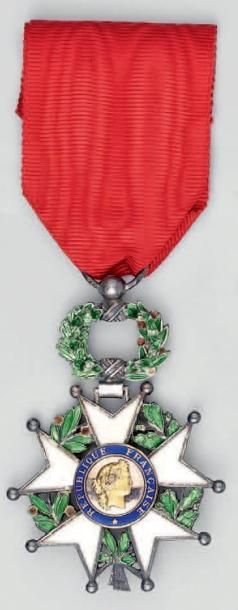 null Lot de sept décorations de taille ordonnance: légion d'honneur, IVe République,...