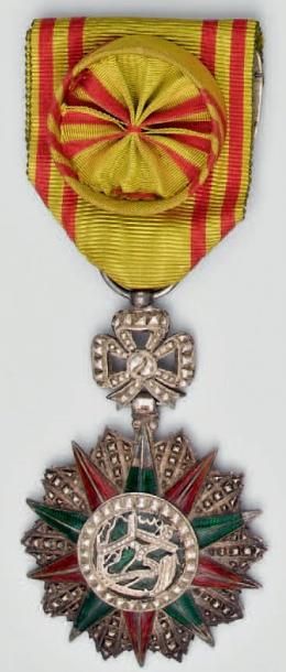 Tunisie Ordre du Nichan al Iftikhar, fondé vers 1835, étoile d'officier du règne...