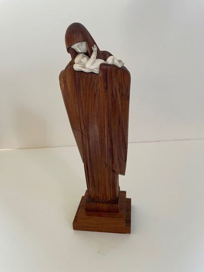 Lucienne HEUVELMAN (1881- 1944) : 
«Vierge à l'Enfant».



Statuette en acajou et...