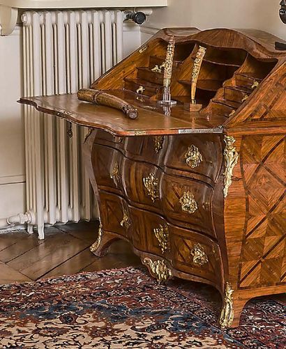 null Scriban chest of drawers with a crossbow profile front, inlaid with violet and...