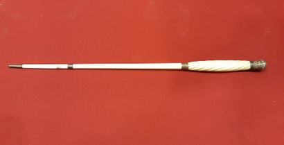 null Mahogany case containing a dismountable three-part turned ivory rod.
Silver...