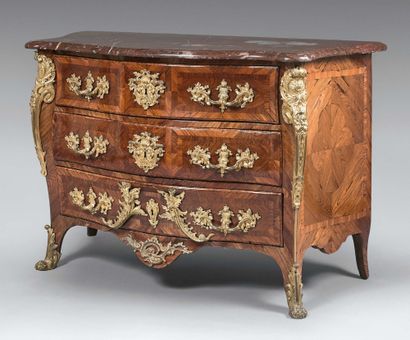 Curved chest of drawers in violet wood veneer...