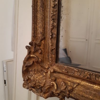 null Mirror in a gilded wood frame with an openwork pediment carved with a pomegranate...