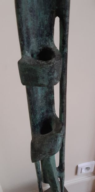 Ecole Moderne Abstract sculpture.
Patinated cast iron.
Height : 87 cm