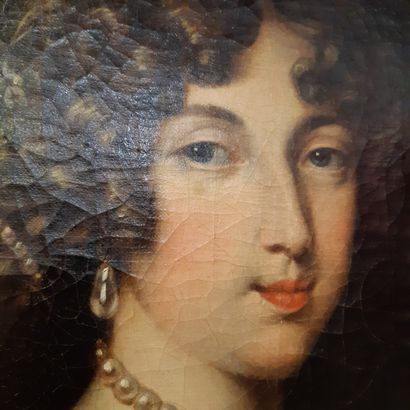 École FRANÇAISE de la fin du XVIIIe siècle 
Portrait of a woman
Oil on canvas, lined.
(Restorations)....