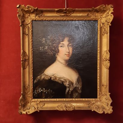 École FRANÇAISE de la fin du XVIIIe siècle 
Portrait de femme
Huile sur toile, rentoilée.
(Restaurations).
55,5...