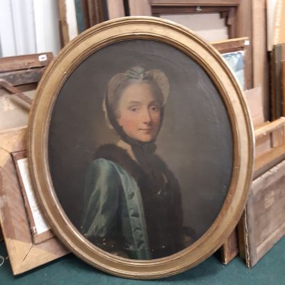 École FRANÇAISE du XVIIIe siècle Portrait de femme
Huile sur toile.
63 x 52 cm, ...