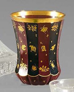 null Twelve-sided curved crystal goblet in black and ruby, decorated with gothic...