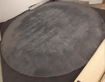 TRAVAIL MODERNE Tapis circulaire en laine 

D : 470 cm 

(Taches)