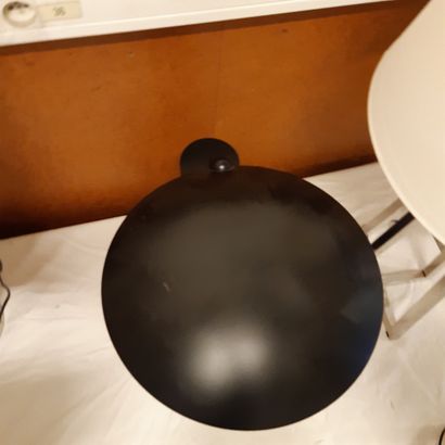 JEAN-MICHEL WILMOTTE (NÉ EN 1948) Lampe modèle « Washington » en métal laqué noir...