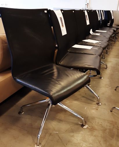 ROSENTHAL Studio Suite de dix chaises, structure en métal, garniture de cuir brun,...