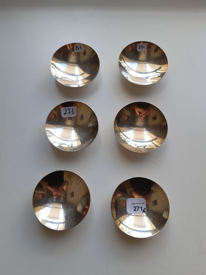 null Six round silver dishes 925 thousandths posed on frame.
Danish work.
Goldsmith...