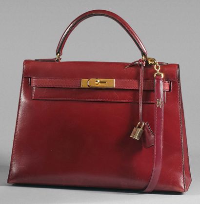 HERMÈS Paris, made in France 
"Kelly saddler" bag, 32 cm in burgundy boxing, gold...