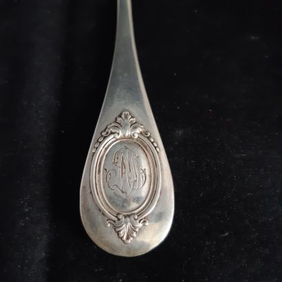 null Six silver cutlery 950 thousandths, model baguette with decoration of oval medallion...