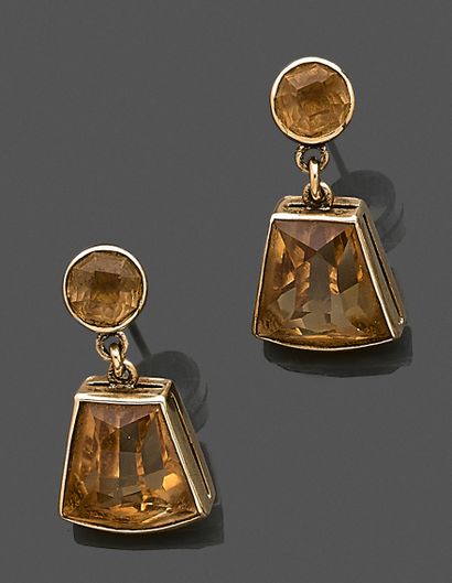 null Pair of earrings in yellow gold 750 thousandths decorated with a citrine of...