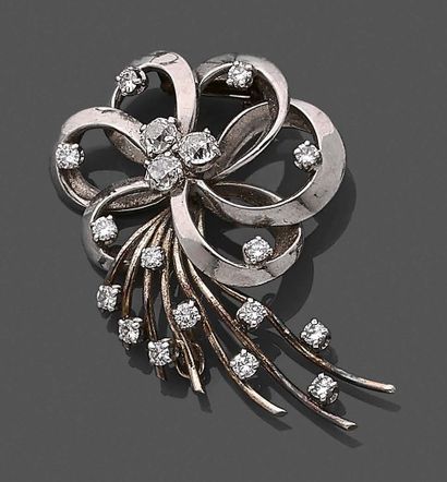 null Broche fleurs en or gris 750 millièmes partiellement sertie de diamants ronds...