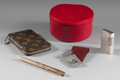 Louis VUITTON made in Paris 
Lot including a round leather and red pis jewelry box,...