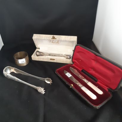 null Silver lot 950 thousandths including: monogrammed sugar tongs, model Gordian...