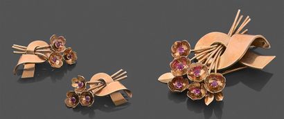 null Brooch and pair of earrings flowers in yellow gold 750 thousandths, the pistils...