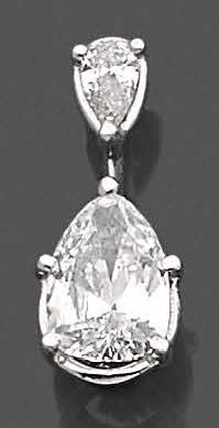 null Pendentif en or gris 750 millièmes orné d'un diamant poire sous un plus petit.
Hauteur...