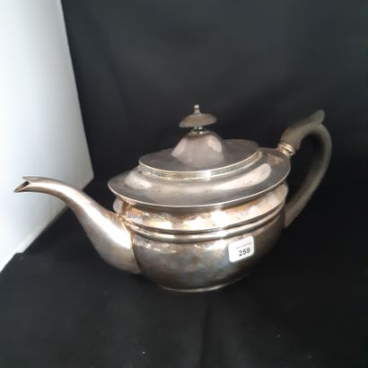 null Silver teapot 925 thousandth of oval form underlined by mouldings, the handle...