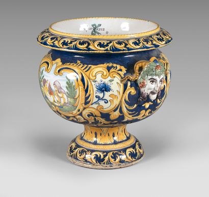 null Grand cache-pot en forme de vase Médicis à décor historié de style Renaissance....