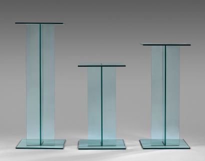 TRAVAIL MODERNE Suite of three glass saddles.
(Chips). 
 Height: 120 cm - Length:...
