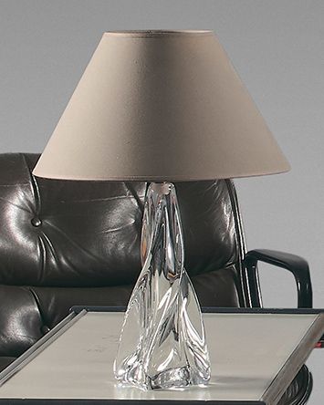CRISTALLERIE DE LORRAINE Lampe de table en verre, signée.
Hauteur: 33 cm