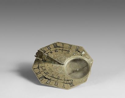 null Cadran solaire de poche en laiton gravé de trois cercles horaires, signé Le...