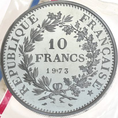 null CINQUIEME REPUBLIQUE 10 francs type Hercule. Piéfort en platine. 1973. 102,5...