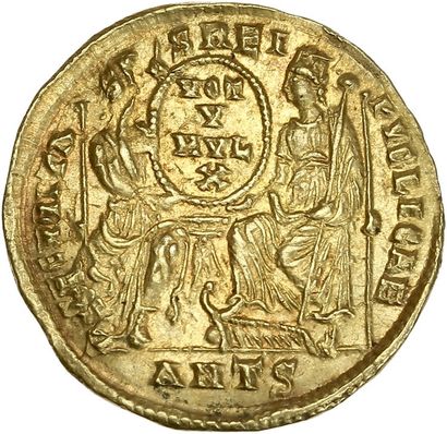 null JOVIEN (363-364) Solidus. Antioche. 6e off. 4,43 g. Son buste diadémé et drapé...