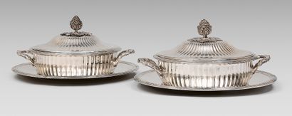 null Pair of covered vegetable dishes with their lining and their dormant in silver...