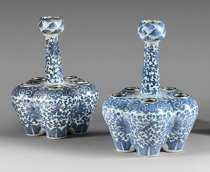 CHINE - XIXe siècle A pair of porcelain tulip-trees decorated in blue underglaze...