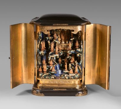 JAPON - Fin de l'époque Edo (1603-1868) Butsudan (portable altar) in gold lacquered...