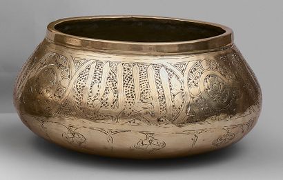 Mamluk heap. Brass with engraved and inlaid...