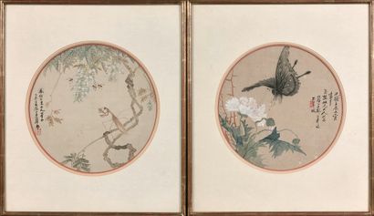 CHINE - XIXe siècle Ensemble de deux peintures, encre sur soie, représentant un papillon...