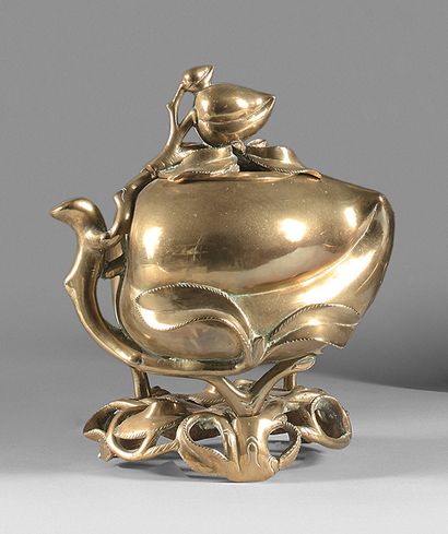 CHINE - Vers 1900 A tripod ormolu incense burner in the shape of a peach of longevity,...