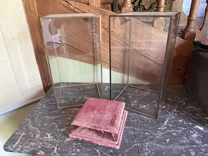 null Paire de vitrines-cages à montures en bronze 42,5 x 23 x 23 cm