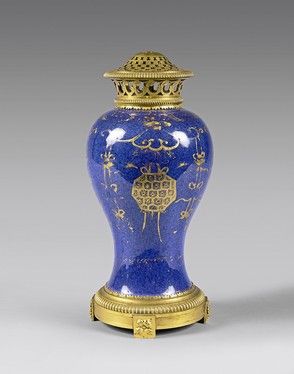 null A small meiping-shaped baluster vase in celestial blue Chinese porcelain with...
