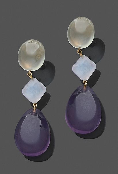 null Pair of earrings composed of three motives in various fine stones (chalcedonies),...