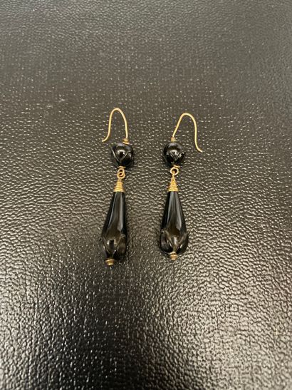 null Paire de pendants d'oreilles en or jaune 750 millièmes et métal, chacun orné...