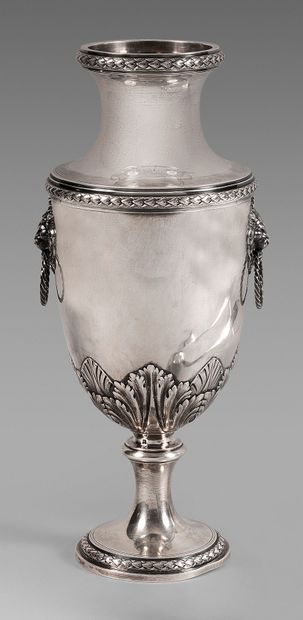 null A silver baluster vase with a pedestal embossed with acanthus leaves. Neck,...