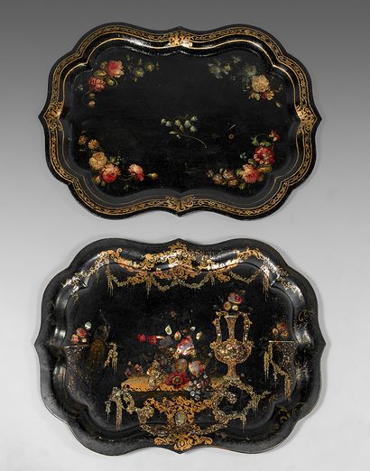 null Two black lacquered sheet metal trays decorated with polychrome flowers, one...