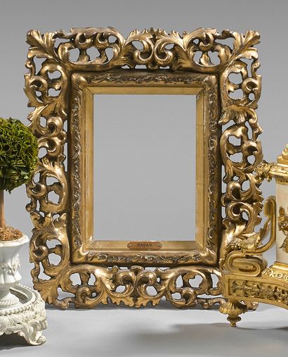 null Gilded plaster frame with foliage.
20 x 14 cm on view