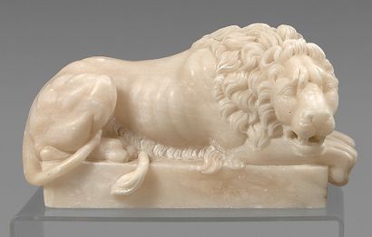 null Statuette of a reclining lion in alabaster, after Canova.
Height : 14 cm - Width...