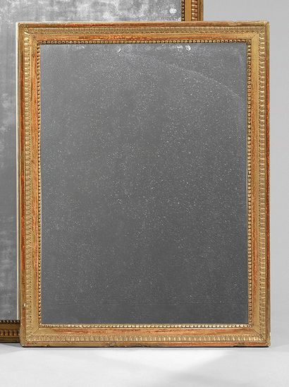 null Mirror in a gilded wood frame carved with pearls.
Louis XVI style.
Height :...