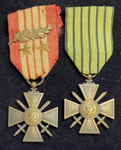 null Croix de Guerre 1939-1940, lot de deux croix en bronze patiné, modèle aux millésimes...