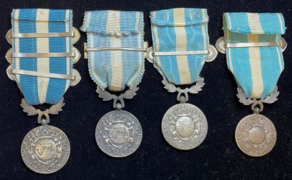 null Médaille coloniale, lot de quatre : deux de frappe anglaise de la maison Gaunt...